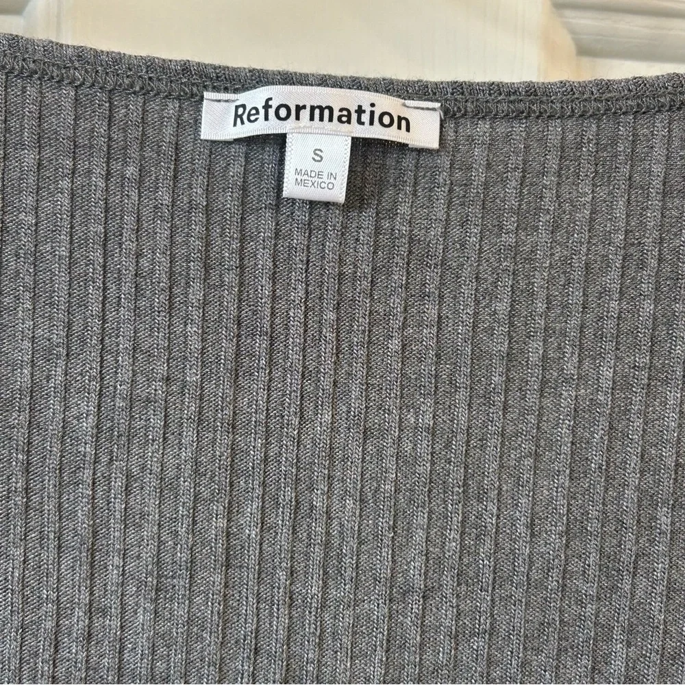 Reformation Ribbed Square Neckline Short Sleeve Gray Shirt Small - Picture 7 of 8